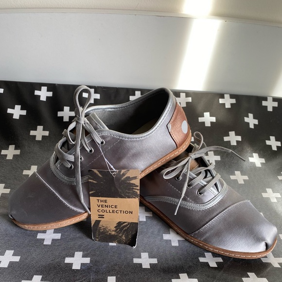 SOLD // Toms Oxford shoes - Picture 3 of 7